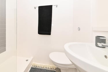 1 bed flat, Raleigh Street, City Centre, Plymouth, PL11ET - Image 2